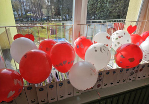 Walentynkowe balony wykonane przez dzieci.