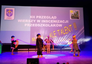 Taniec z szarfami.
