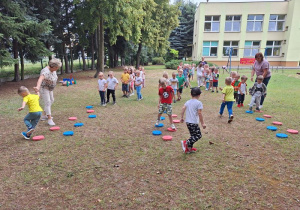 Przejście przez przeszkody.