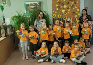 wspólne zdjęcie z paniami z biblioteki