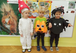 Leoś Oluś i Staś w pięknych strojach