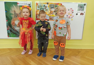 Michasia Sasza i Adaś prezentują swoje stroje
