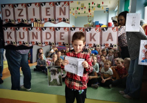 Dominik opowiada o swoim piesku.