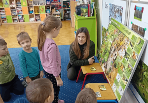 Natalka przy tablicy edukacyjnej