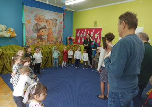 Dziadku drogi dziadku powiedz mi - wspólna zabawa z dziadkami