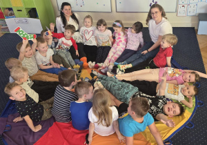 Dzień Kolorowej Skarpetki - wspólne zdjęcie