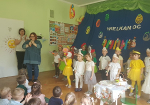Pani Dyrektor składa wszystkim życzenia.