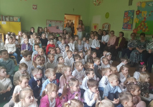 Dzieci, Personel Przedszkola i Zaproszeni Goście.