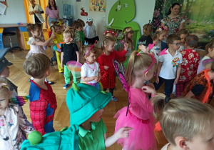 Bratki dotarły na bal