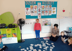 Andrzejek przy tablicy.