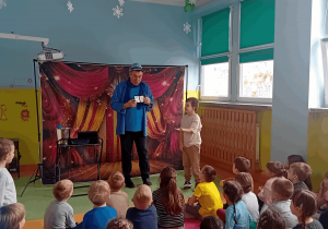 Filip jako magik.
