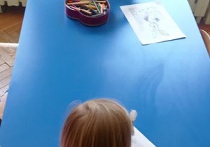 Kolorujemy kolorowankę tematyczną.