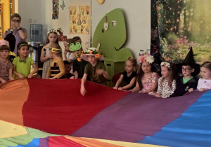zabawy taneczne z chustą animacyjną