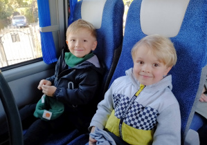 Artur i Olek w autokarze