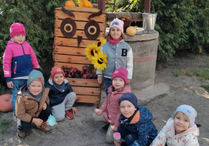 Wspólne zdjęcie przy sówce