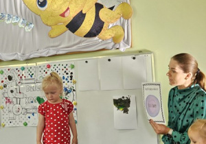 Fioletową kropkę musi znaleźć Lena.