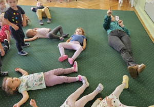 Poszukiwania kropek na suficie.