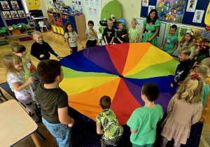 zabawy z chustą animacyjną