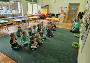 Rozmowa o rodzajach drzew.