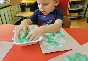 Pawełek podczas pracy stolikowej.