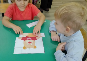 Hania i Leoś podczas pracy