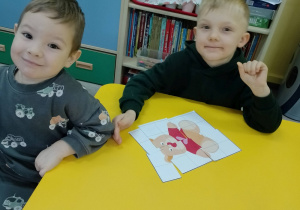 Sasza, Olek i ich puzzle