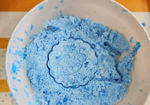 Pieczątki w masie smerfowej.