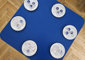 Niebieskie świeczki.