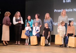 wręczenie nagród i dyplomów dla dzieci