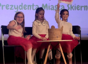 Wycieczka do Kinoteatru "Polonez" na konkurs patriotyczny pt. "Polska - moja ojczyzna"