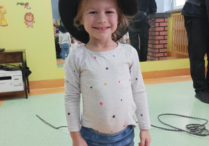 Ola w kapeluszu kominiarza.