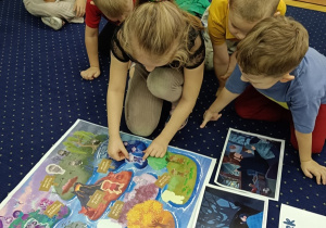 Kaja zaprowadza Bojka na Wyspę.