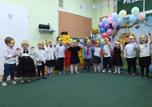 Ilustracja ruchowa piosenki Tu Paluszek.