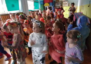 Wszyscy bawią się wspaniale.