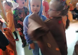 Weronika i Julek podczas zabawy.