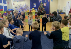 zabawy muzyczno - ruchowe