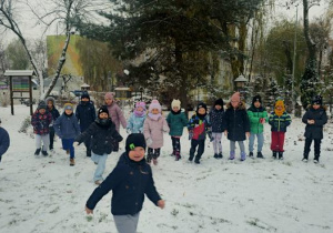 zabawy ruchowe w ogrodzie