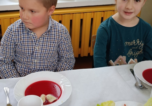 Julek i Lena R. na świątecznym obiedzie.