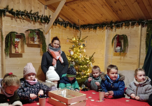 Kolorujemy mazakami.