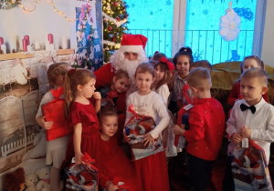 Przytulaski z Mikołajem.