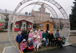 Przed domkiem Mikołaja.