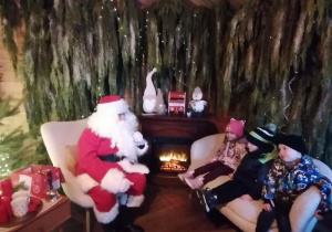 Czarek, Kuba i Krysia z wizytą u Mikołaja.