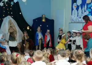 Pola jako Gwiazdka przybywa do Pastuszków.