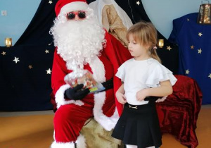 Hania W. z mikołajem.