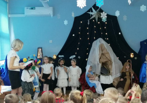 Natalka i Apolonia jako Aniołki.