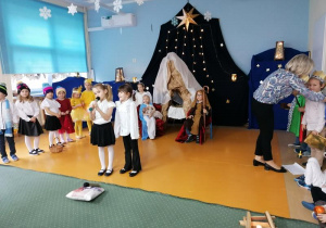 Zaczynamy przedstawienie.