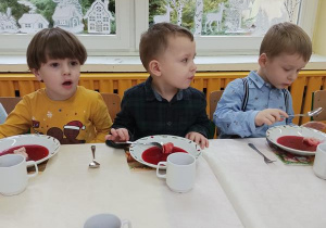 Żabki podczas obiadu