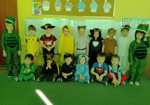 Chłopcy w przebraniach