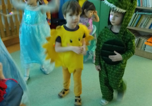 Bratki tańczą na balu