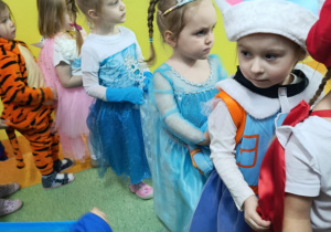 Jedzie pociąg z daleka